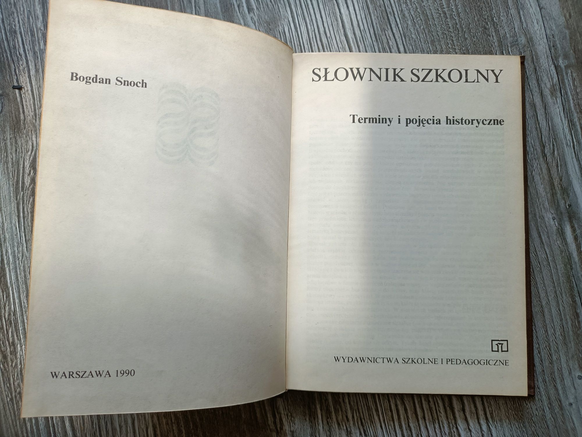 Słownik szkolny terminy i pojęcia historyczne 1990