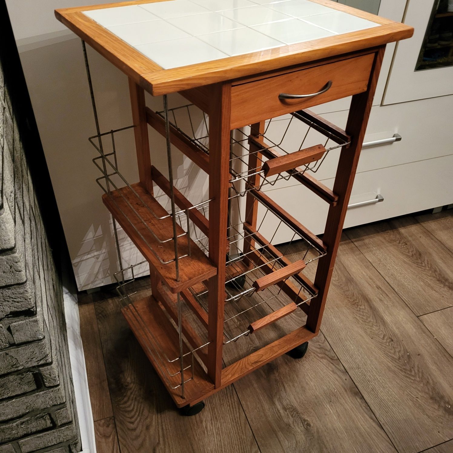 Stolik drewniany barek