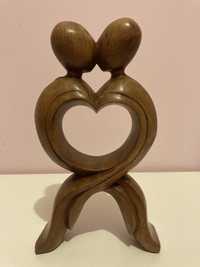 Prezent Drewnia rzeźba kochankowie miłosny pocałunek duża