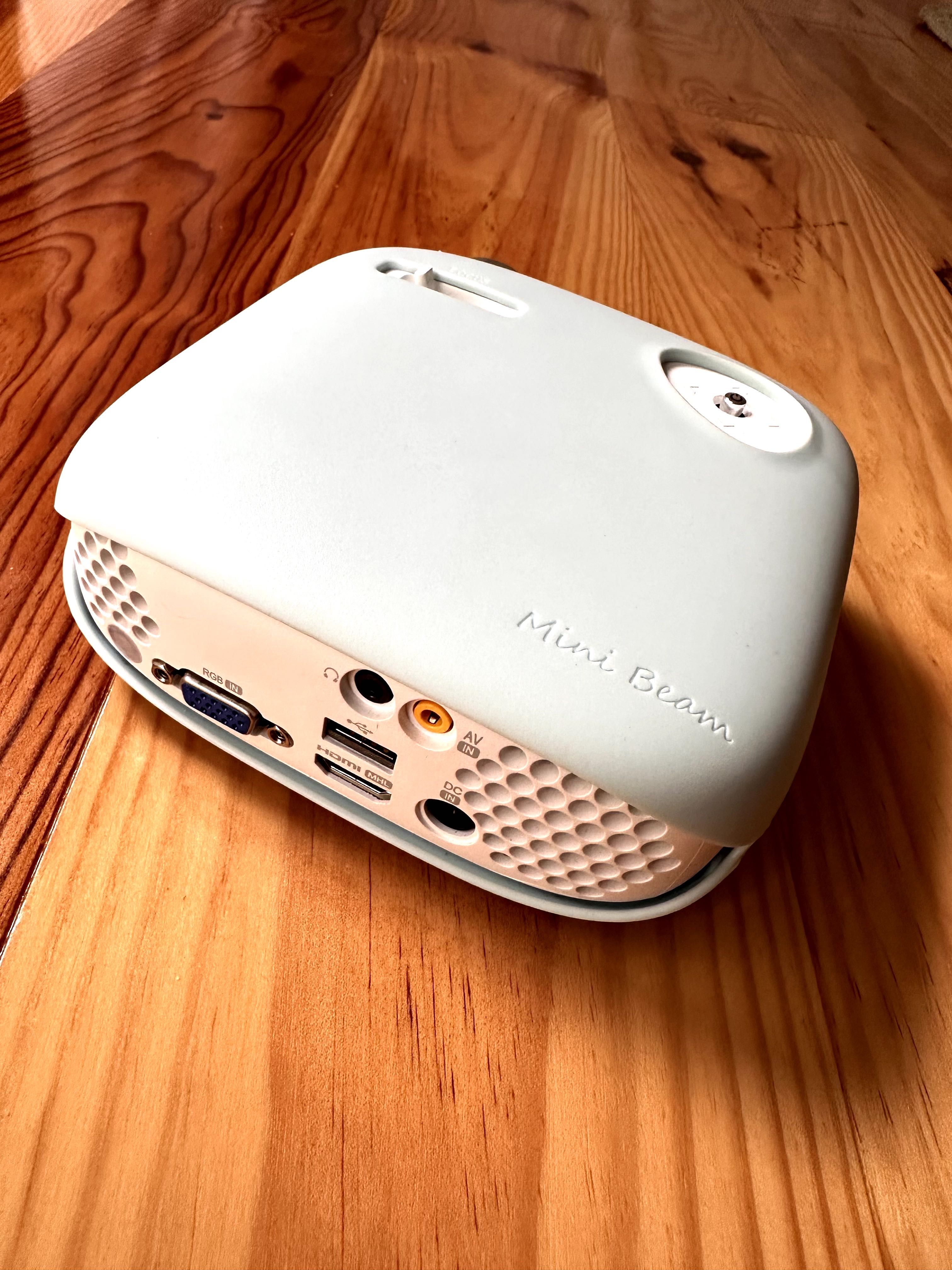 Mini Videoprojector portátil LG PG800W - WXGA LED 3D Ready QUASE NOVO!