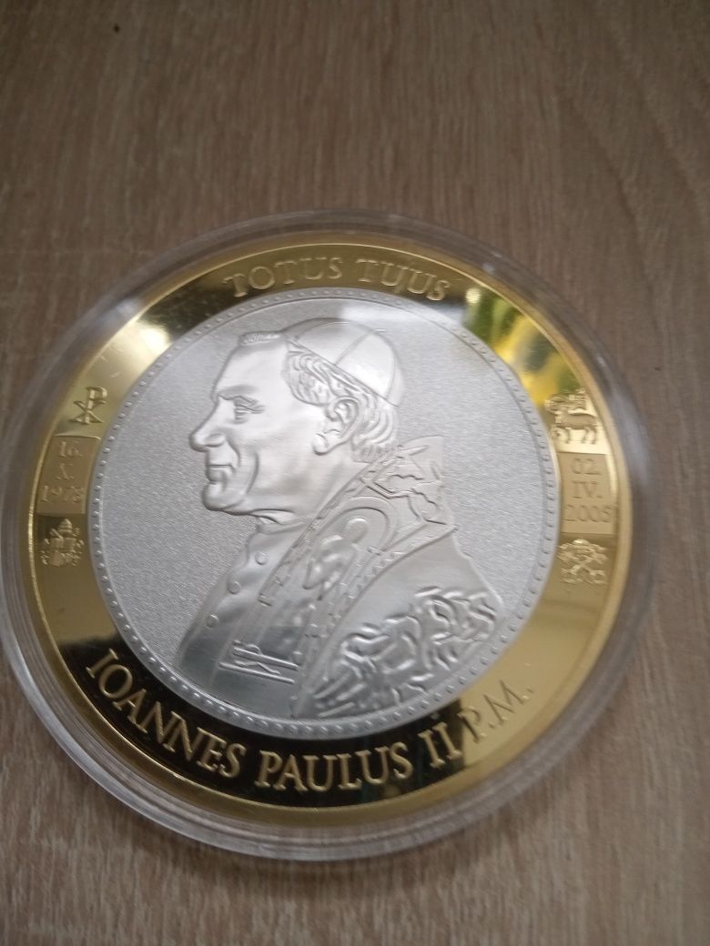 Medal z wizerunkiem Papieża Jana Pawła II.Srednica 7 cm waga 139g.Meda