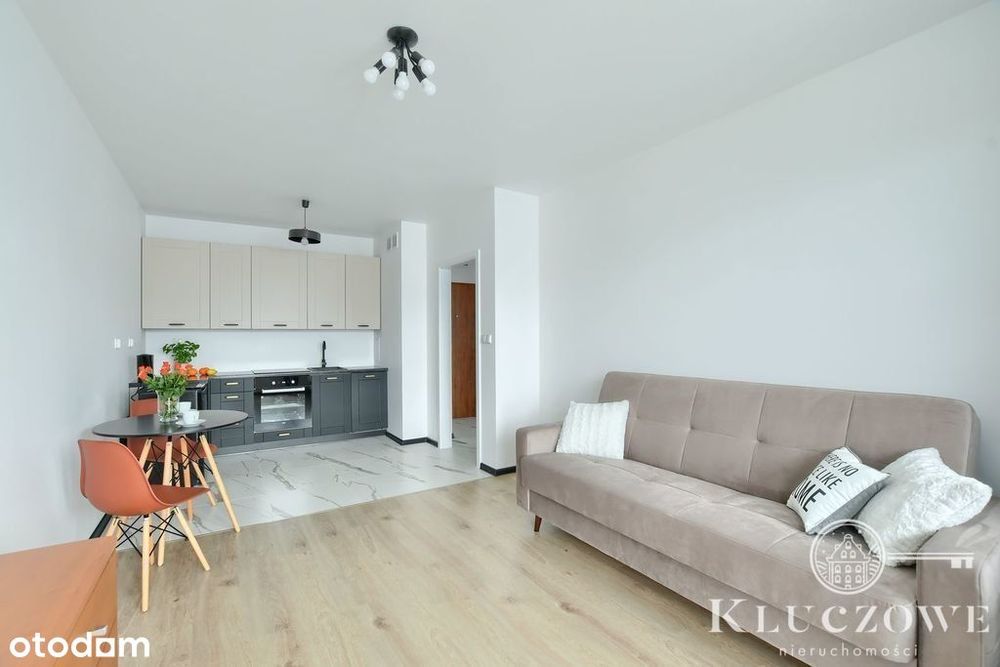 Jar. M3, z m. postojowym i kom. lok. w cenie.