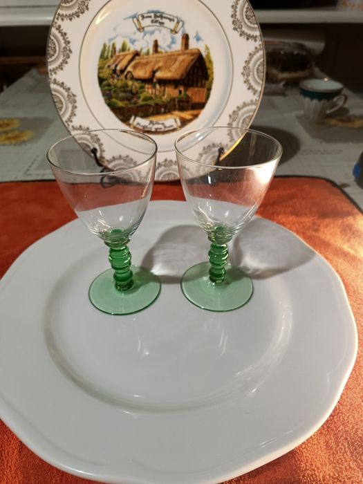 Kieliszki vintage z zieloną nóżką – para, lata 70–80