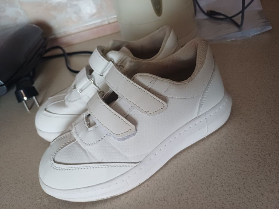 Кеди білі  кросівки