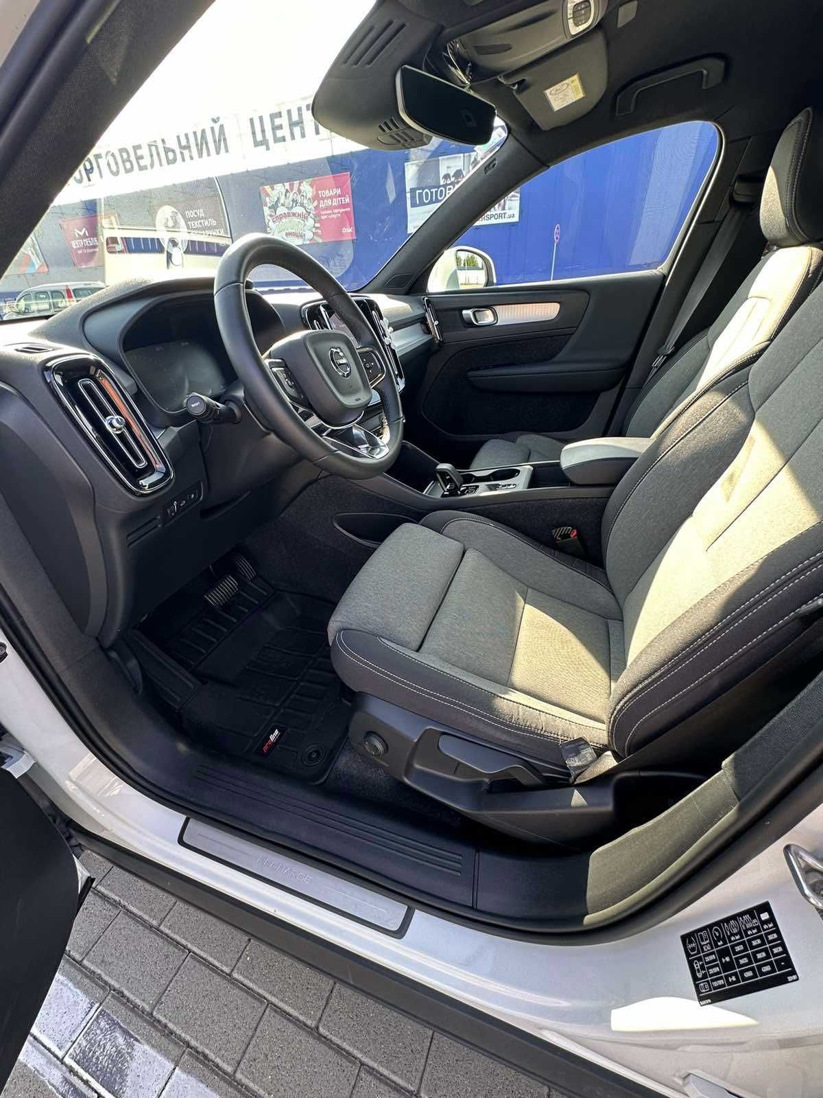 Volvo XC40 2022 1.5 бензин плагін