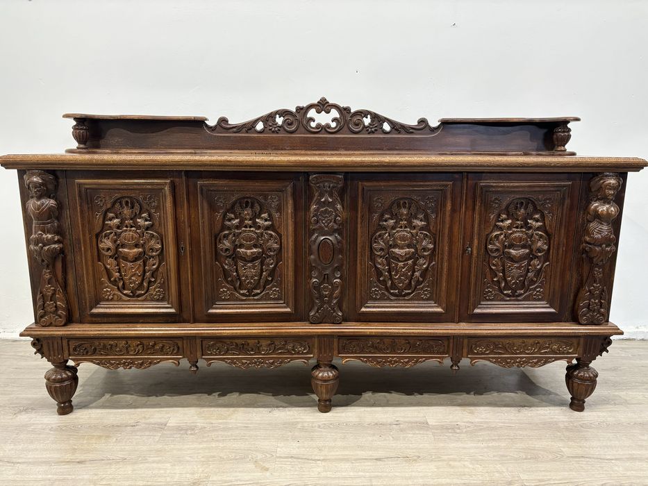 Piękna bogato rzeźbiona komoda w stylu flamandzkim