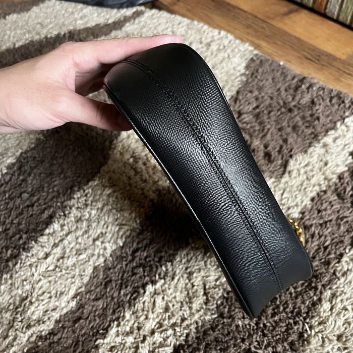 Сумка Prada re-edition leather handbag