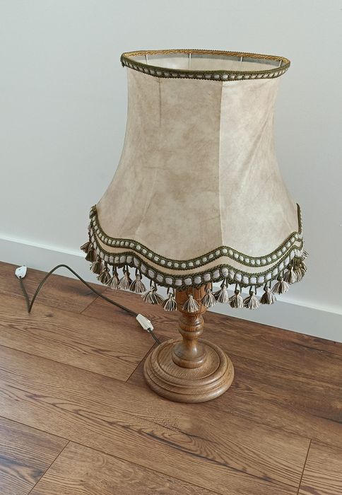 Stara lampa nocna z abażurem