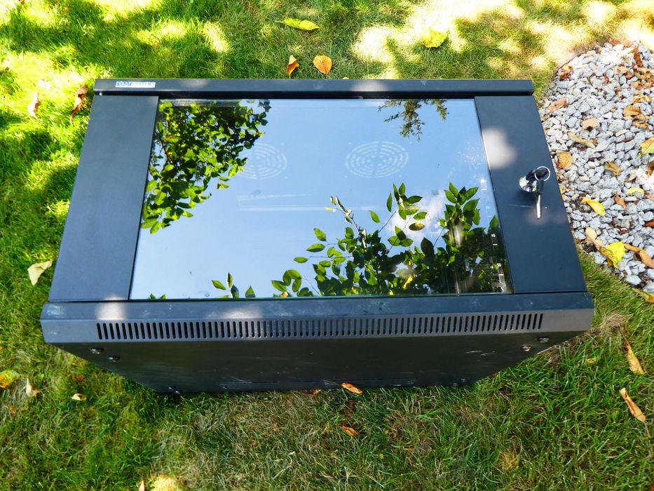 Wisząca szafa rack serwerowa 19"