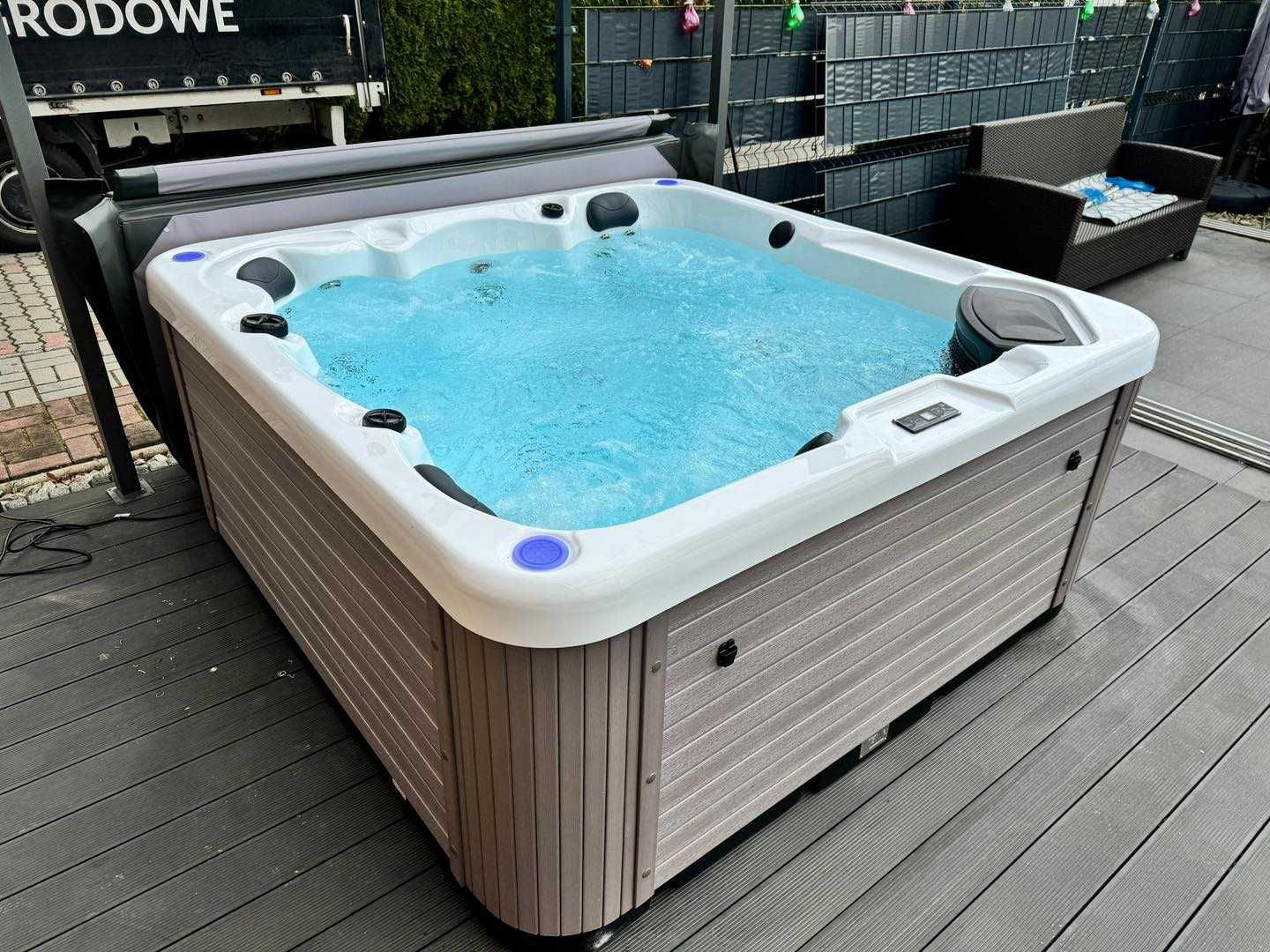 Wygodne Jacuzzi Tripsa 5osobowe