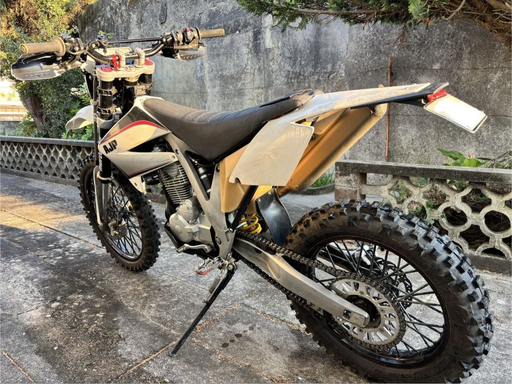 AJP PR4 2013 Enduro - Motor 240