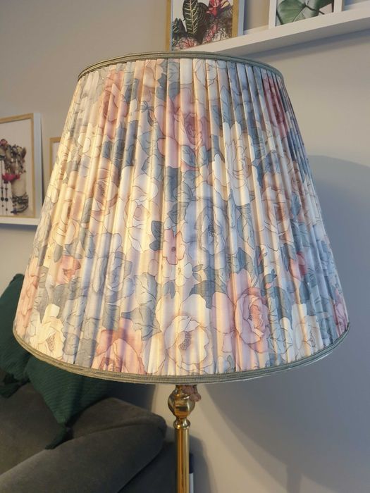 Stara lampa stojąca