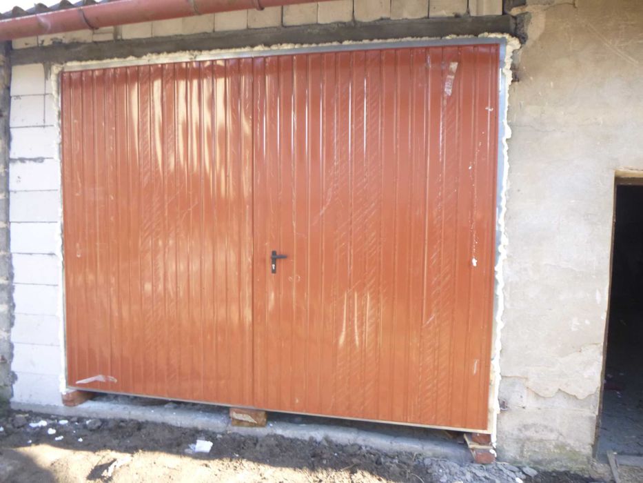 Brama garażowa OCIEPLONA Brama uchylna dwuskrzydłowa Bramy garażowe