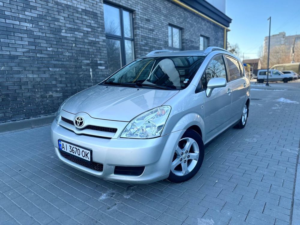 Toyota corolla verso 2.2 дизель