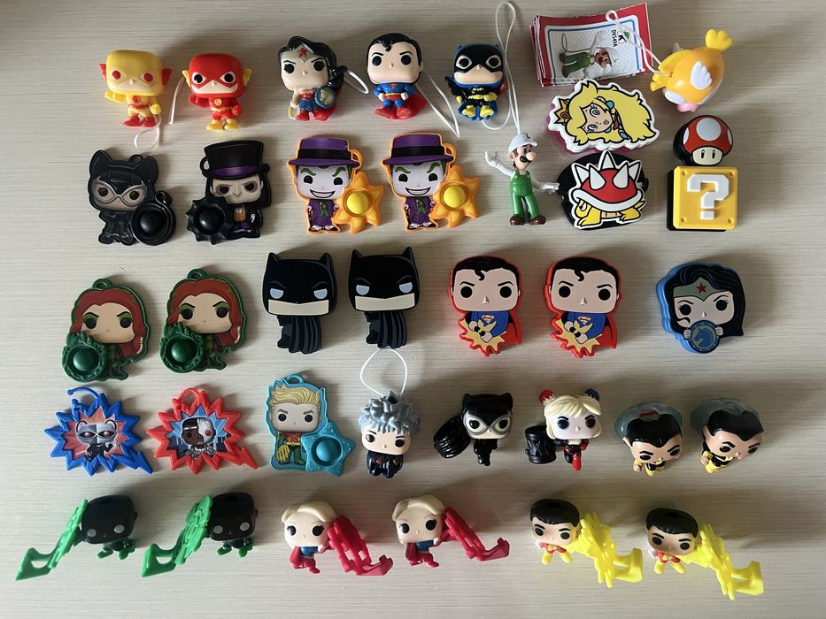 (Лот за 450 грн) іграшки kinder Joy DC super heroes, Mario