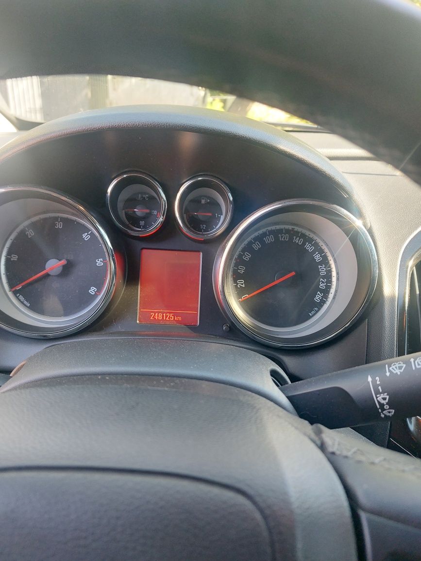 Opel astra j 2012р 1.7 дизель