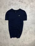 Темно-синя футболка Nike The Nike Tri — комфорт і стиль у кожному русі
