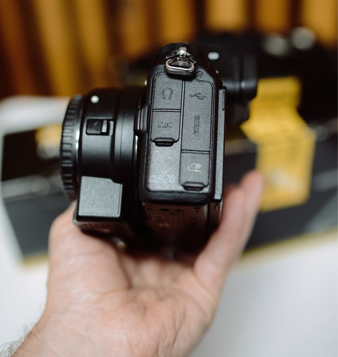 Продам Nikon Z6 (перша версія) + адаптер FTZ + карта пам’яті Sony 64GB