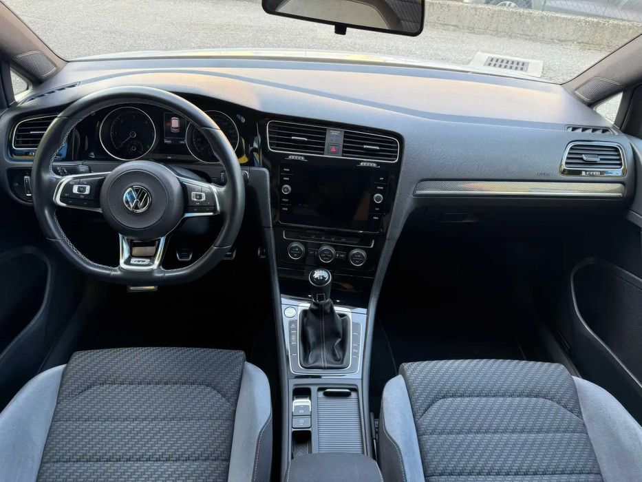 Volkswagen Golf      2018