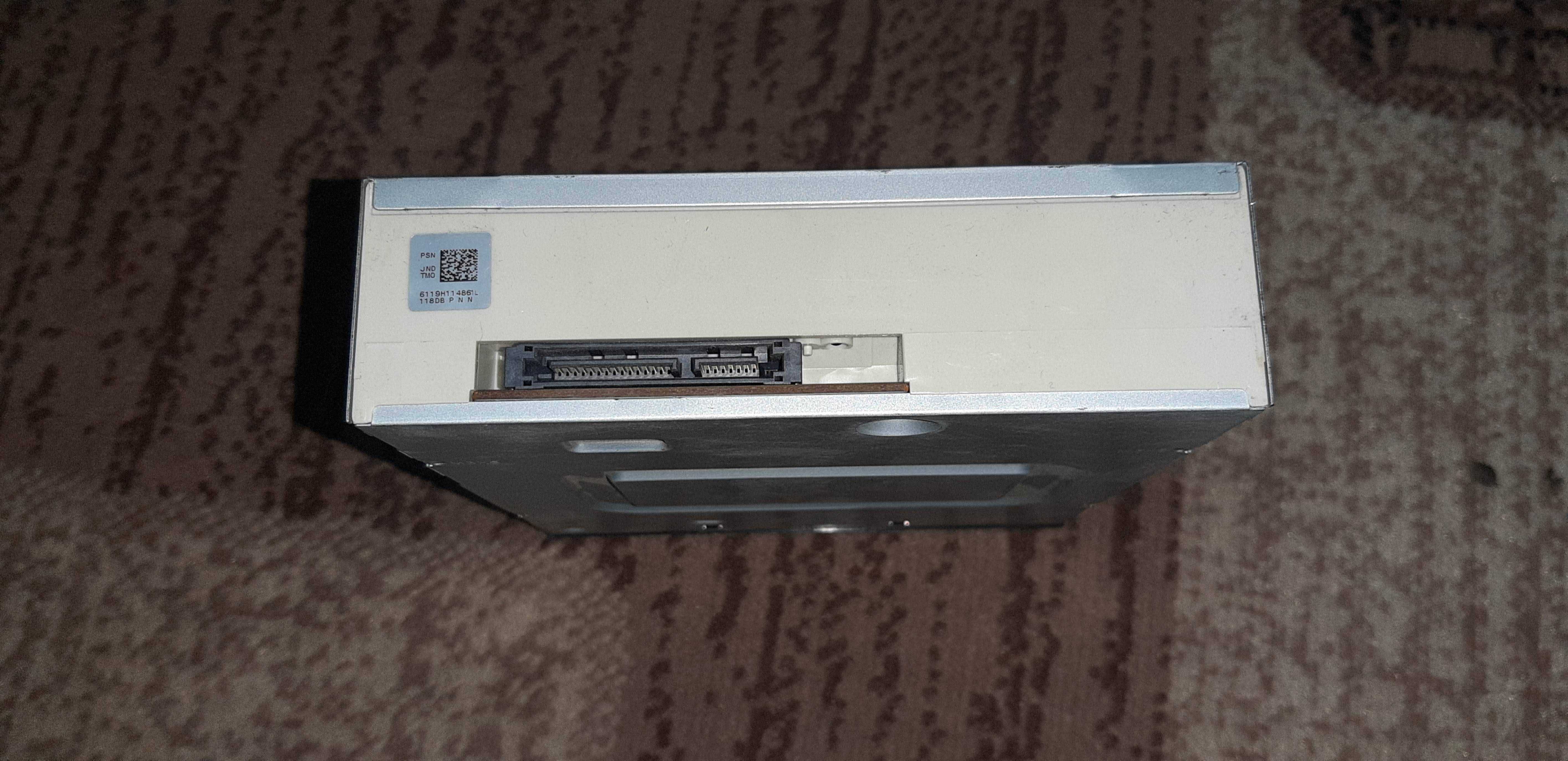 Дисковод Toshiba TSSTcorp DVD-ROM SH-118AB SATA
