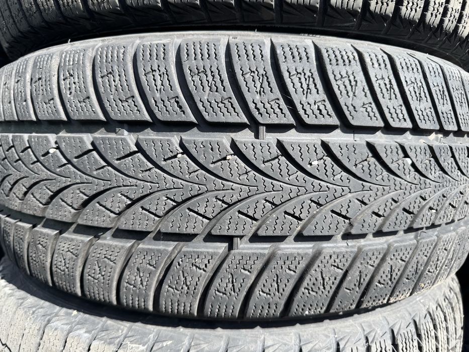 Продам резину triengle зимову205/55/16 в гарному стані