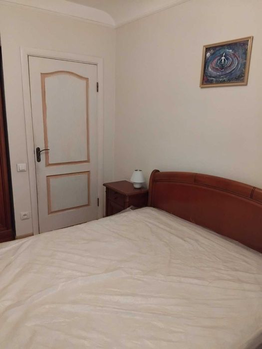 Оренда в центрі 2-х  квартири з студією-кухнею