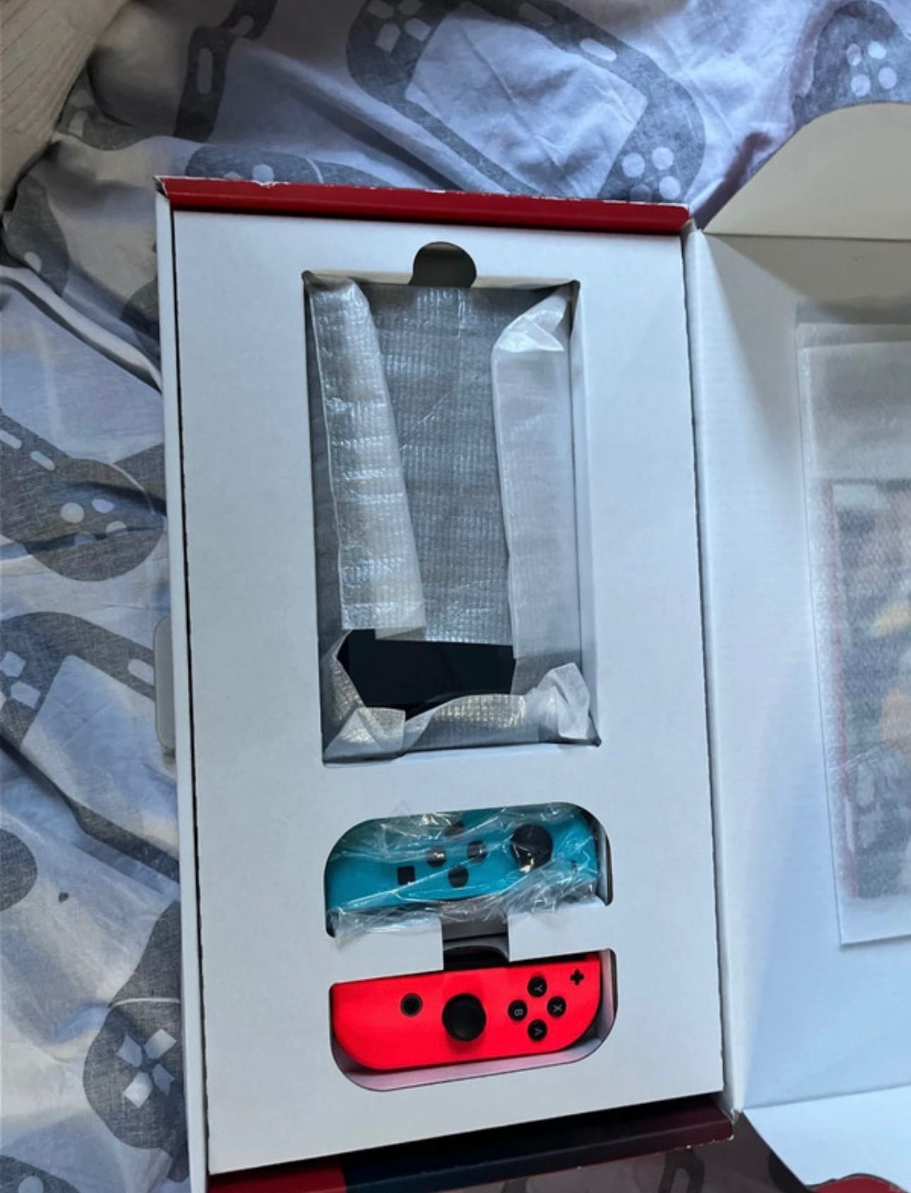 Konsola NINTENDO Switch OLED Model Czerwono-Niebieski