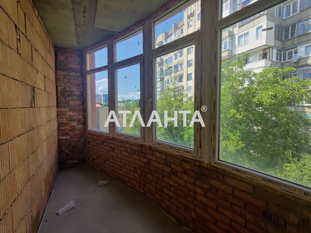 Продаж трьохкімнатної квартири по вул. Яцкова.