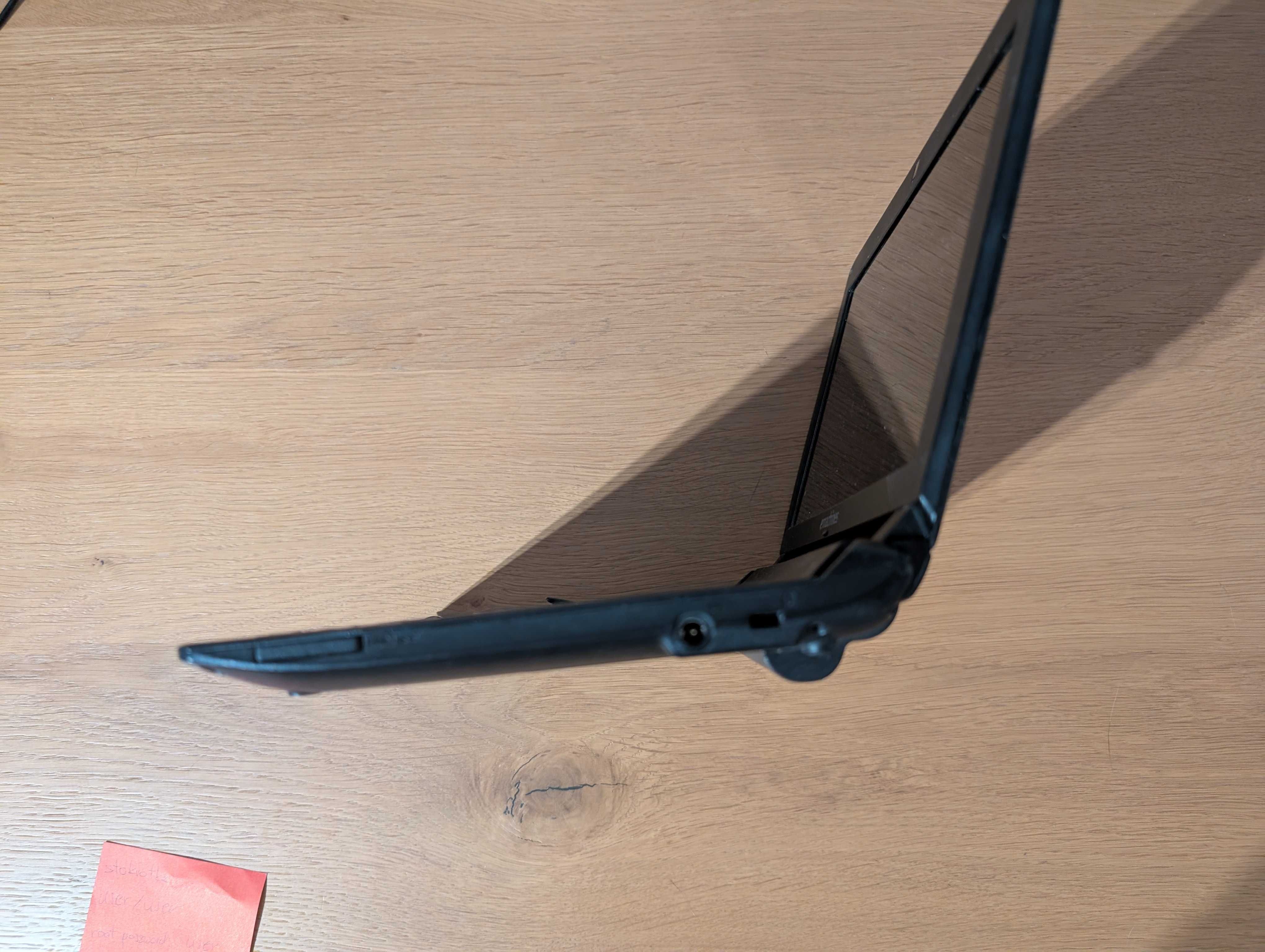 laptop eMachines os: linux ekran: 10 cali Pamięć: 1GB dysk: 160GB