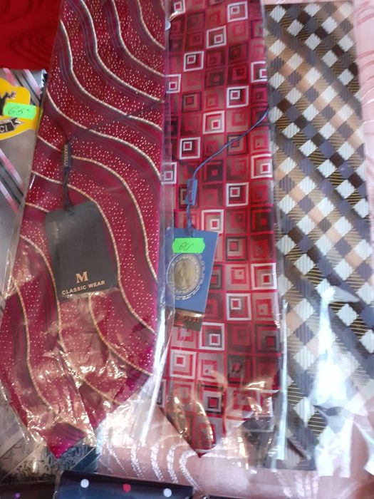 Продам галстук мужской фабричный хороших расцветок