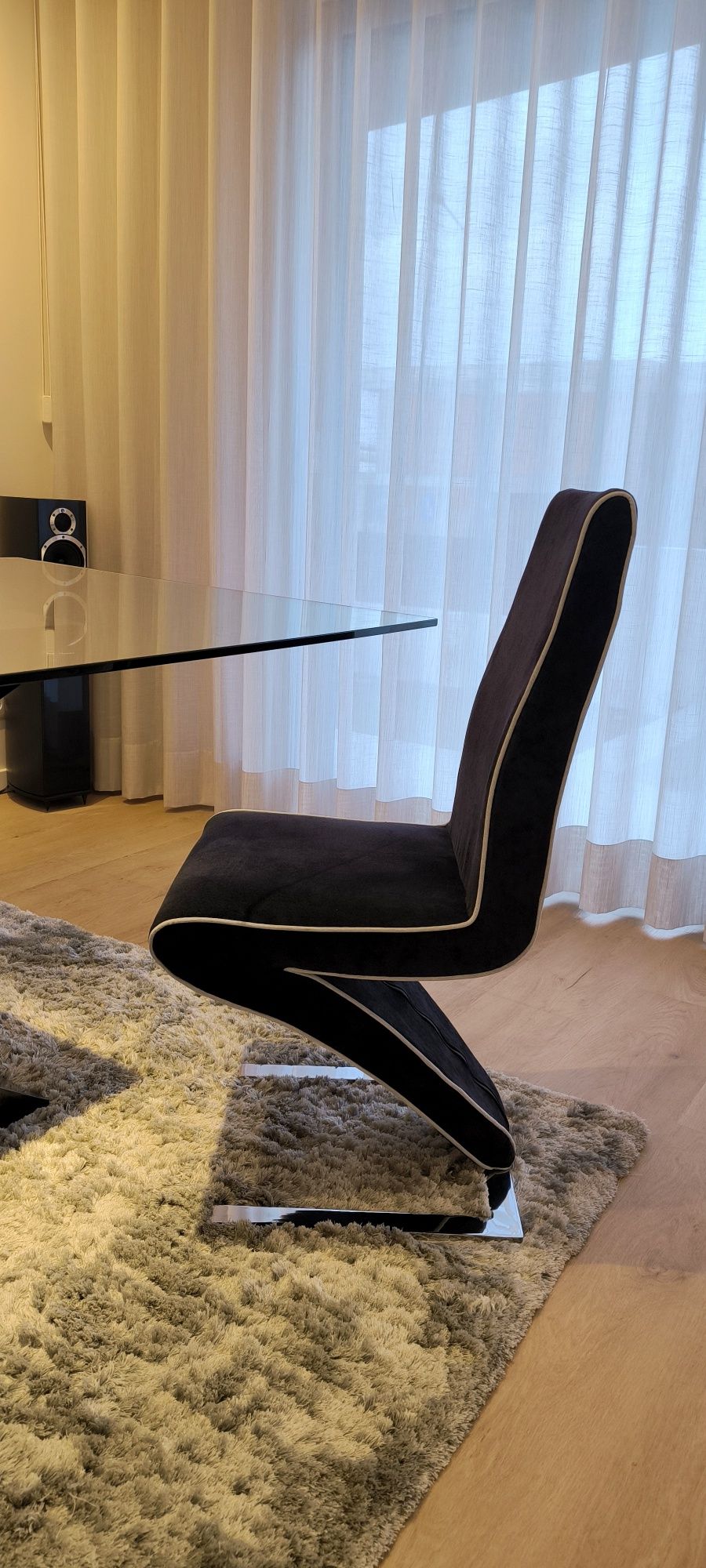 4 Cadeiras de Sala de Jantar – Conforto e Elegância