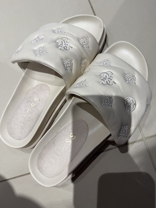 Sorzedam nowe klapki ( raz uzyte ) firmy Guess orginalne