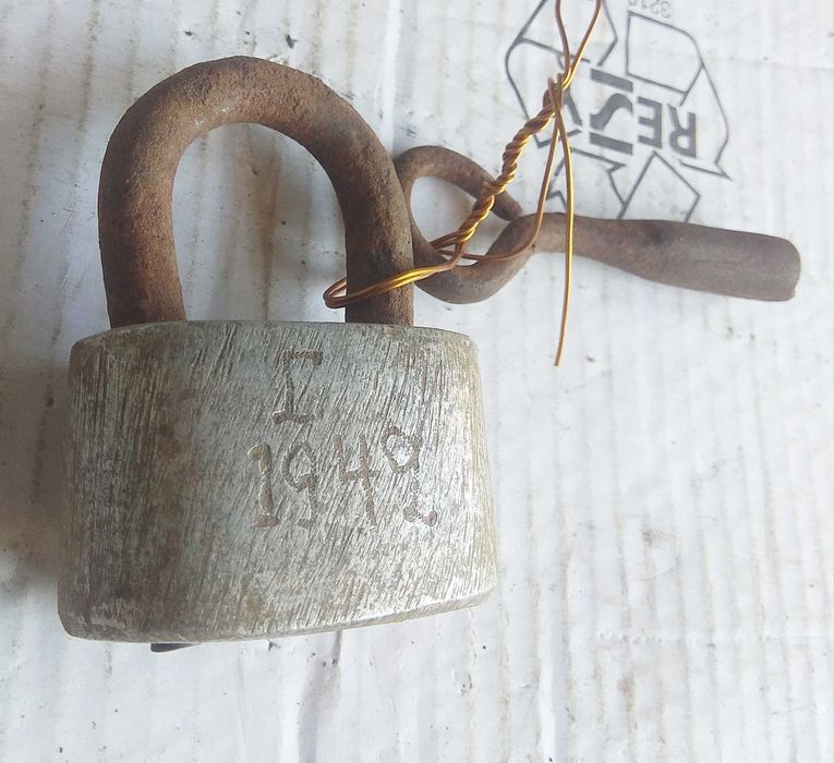 Замок ручной работы,навесной.