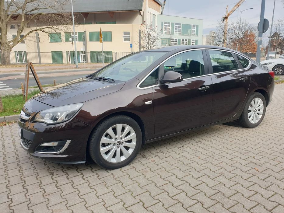 Opel Astra salon Polska, bezwypadkowa.