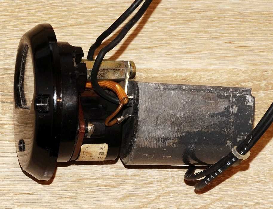 Miernik analogowy woltomierz tablicowy eA065 Schneider 1100 VAC RETRO