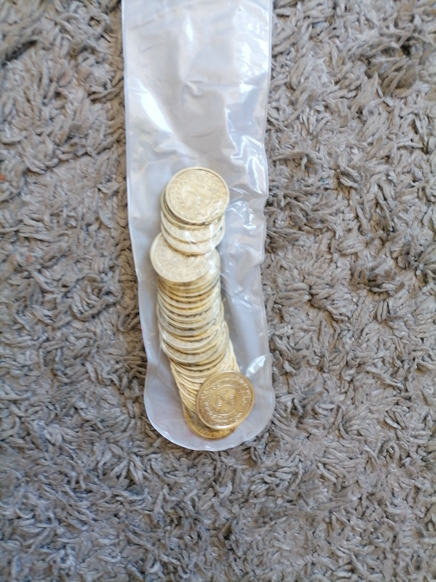Золотые монеты 34 шт