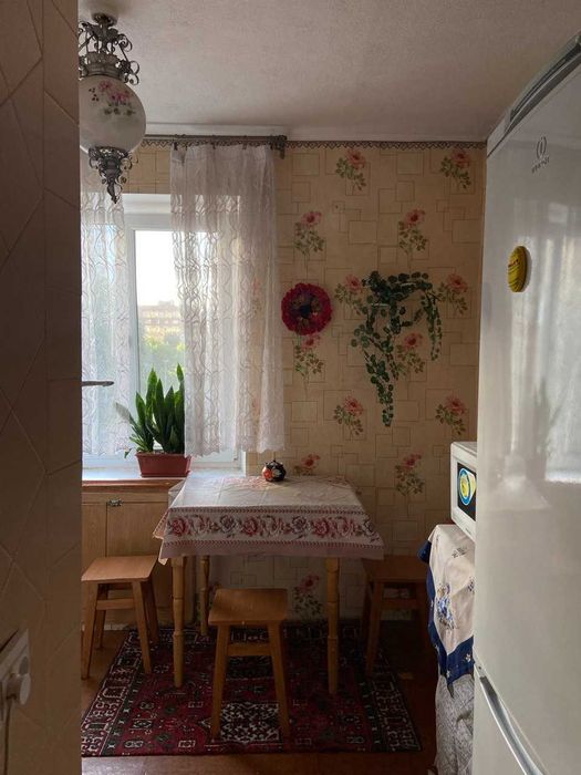 Продам 1 к квартиру на ж\м Левобережный -3     Караван