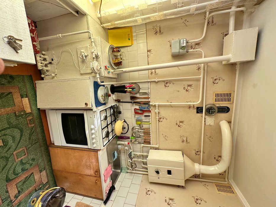 Продам двокімнатну квартиру в центрі смт. Білогір’я