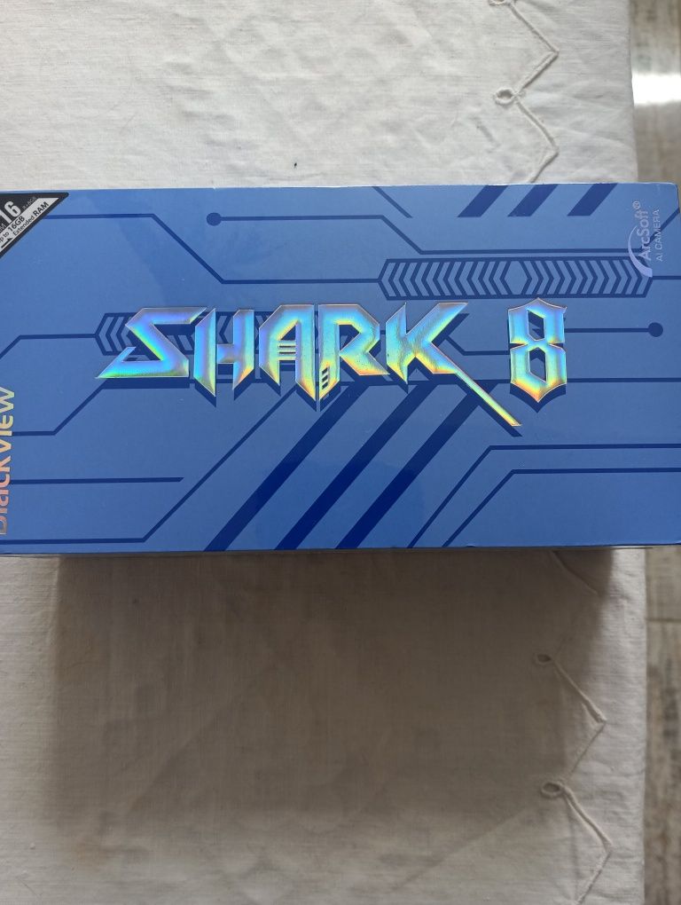 Продам  Shark 8  ,8/128GB , 6,78" 120Hz экран, 5000mAh , 4600гр