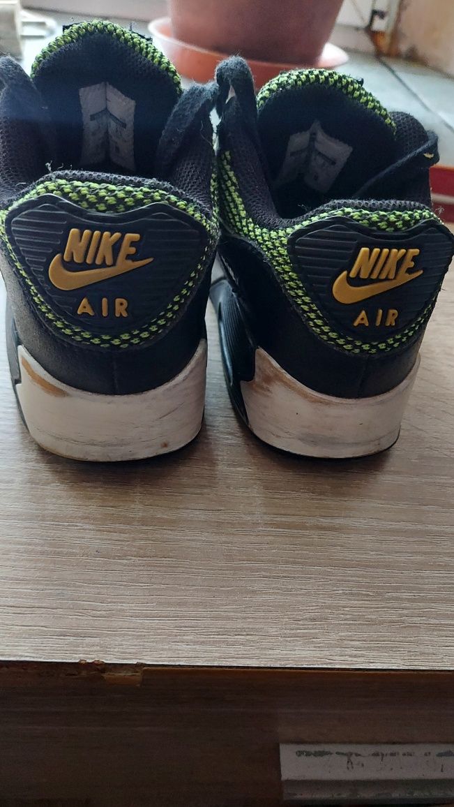 Buty chłopięce sportowe Nike Air Max 33.5.