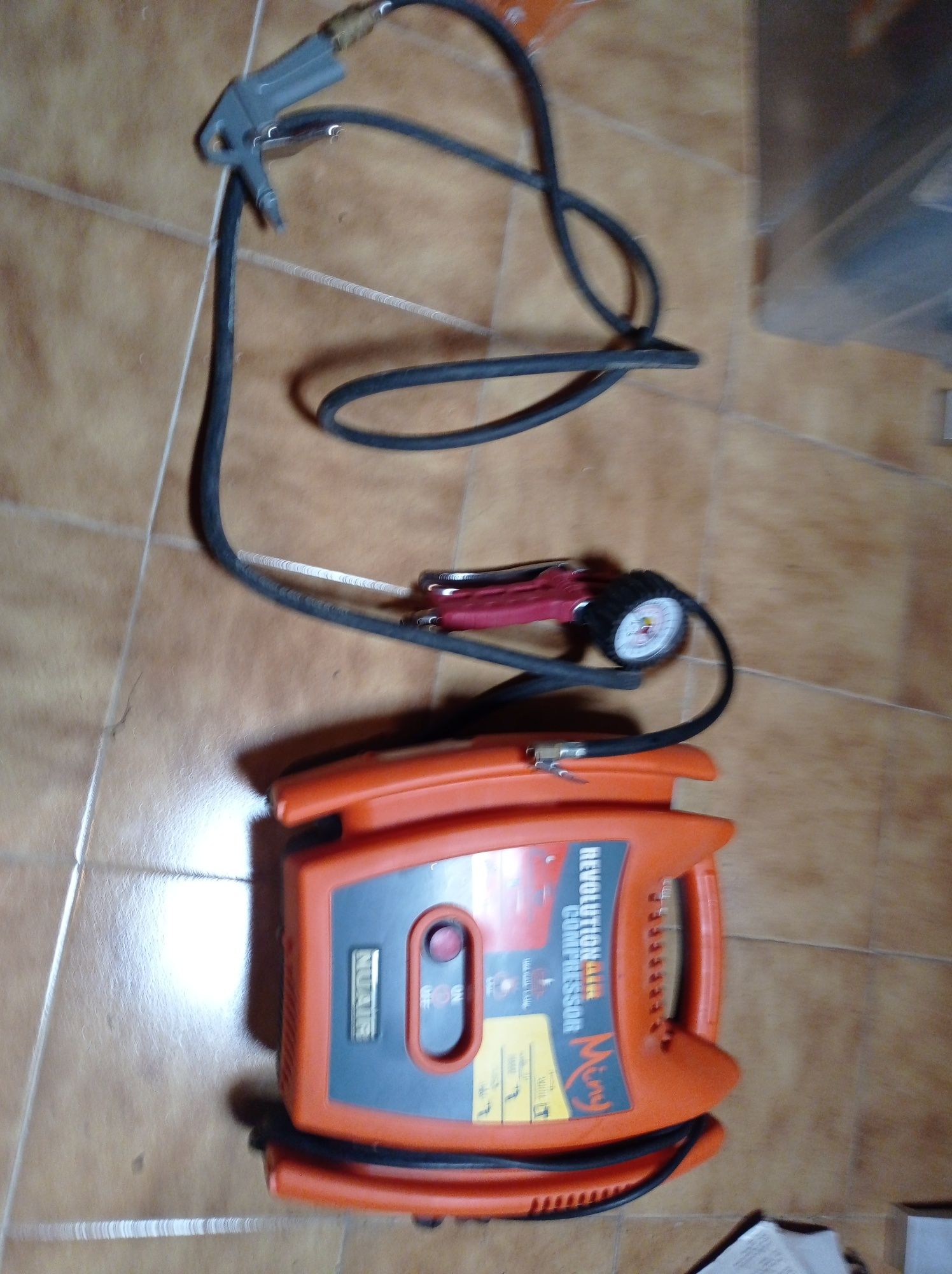 Compressor portátil ideal para garagem