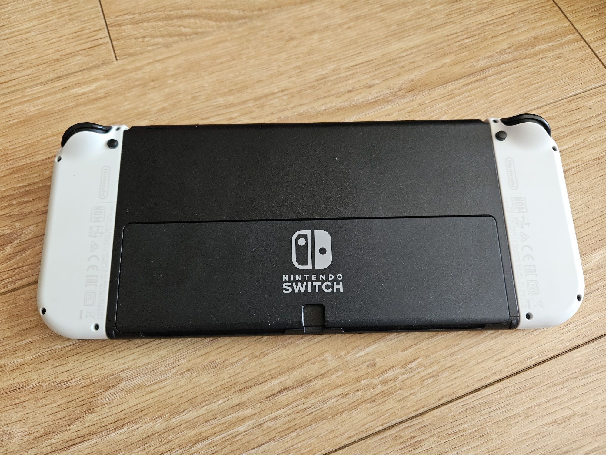Nintendo Switch OLED + Pro Controller