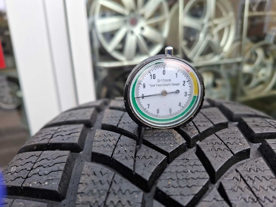 235/50R19 99V Goodyear Ultragrip performance gen-1 KZ102 K5