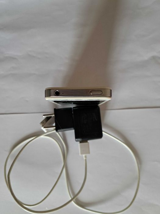 iPhone 4s. 16Gb White б/у.
