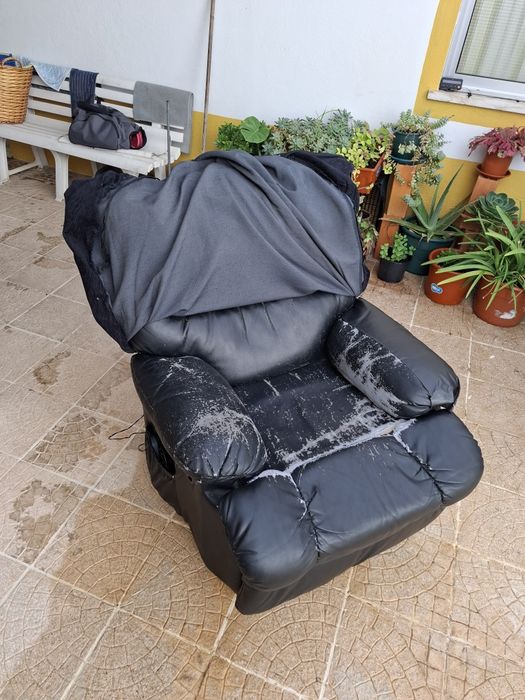 Sofá reclinável usado com massagens