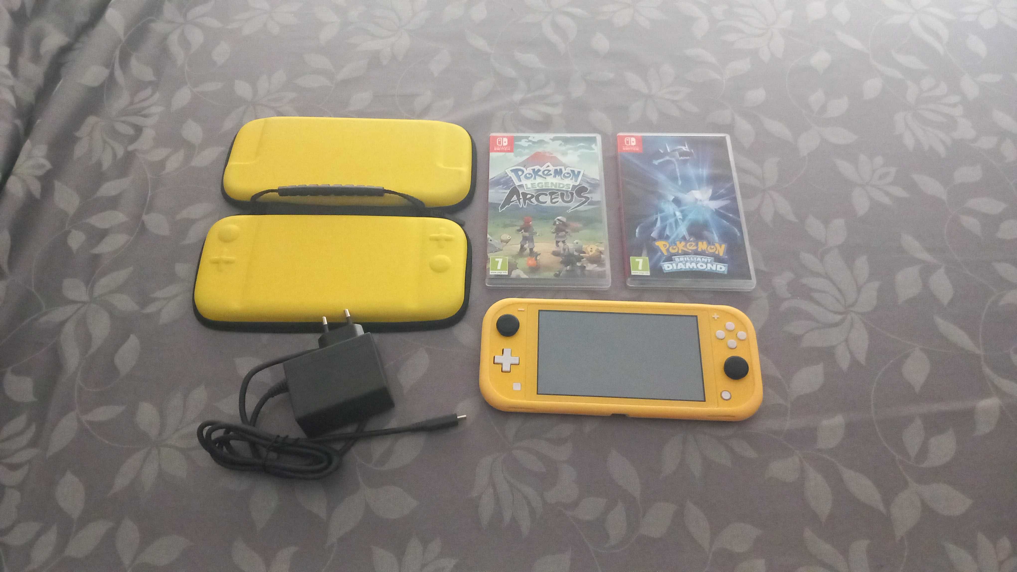 Nintendo Switch Lite Amarela + 2 Jogos