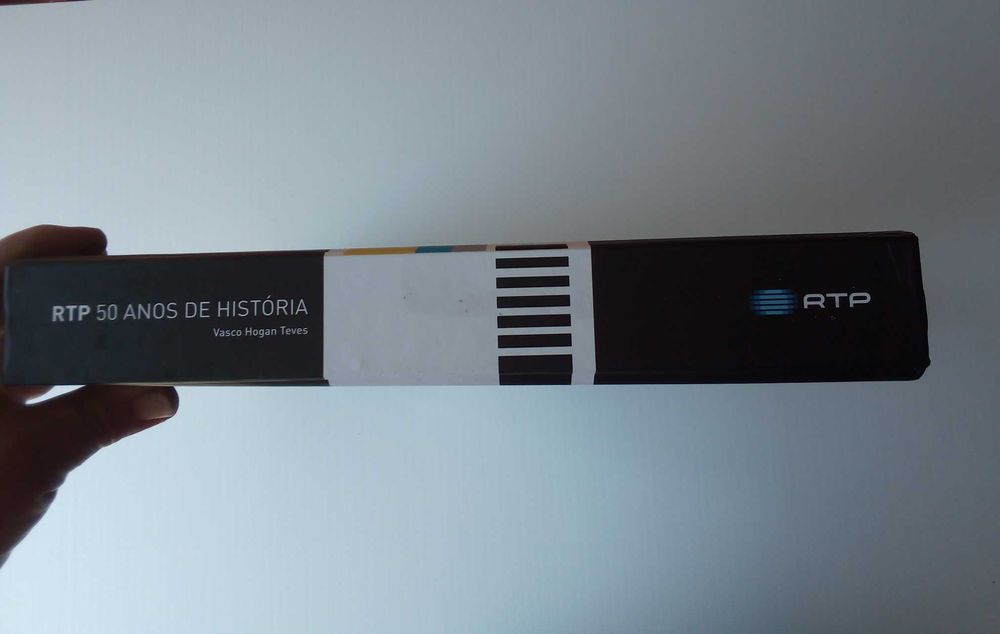 Livro " RTP 50 anos de história", de Vasco Hogan Teves
