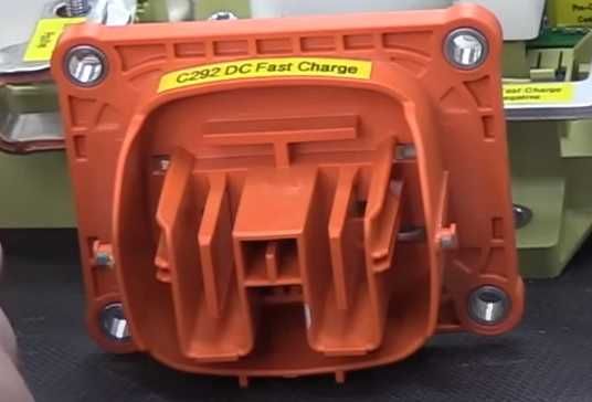 FORD Mustang Mach-e, контакти батареї