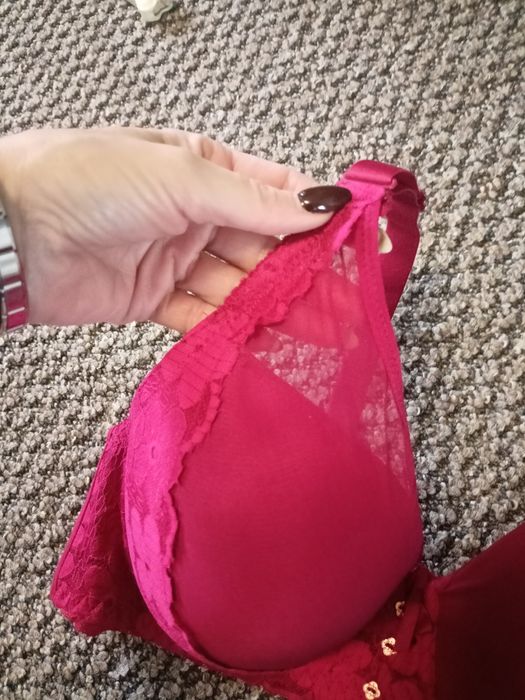 Biustonosz czerwony 75/80 D