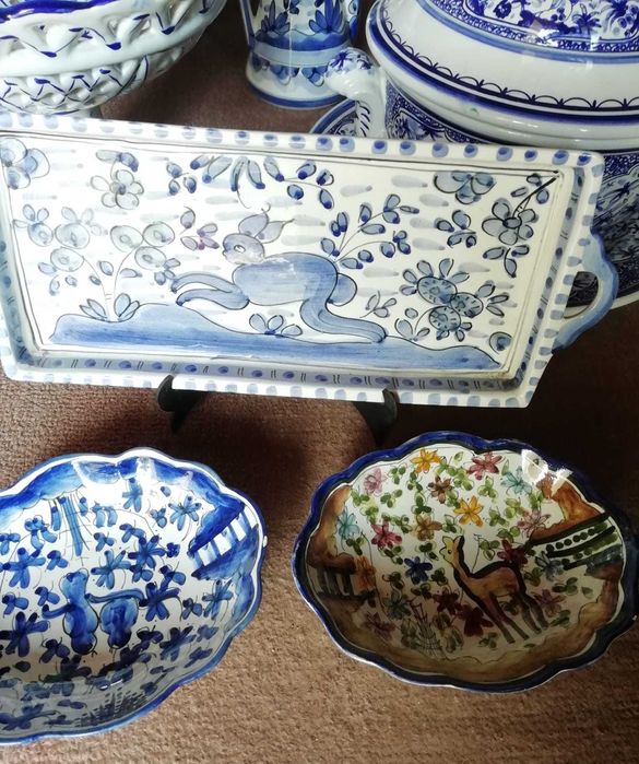 Grupo de peças de louça decorativas